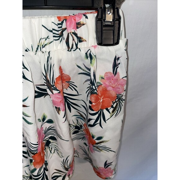 Madden NYC Hot Pants Women’s Size Small White Floral Elastic Waist 24 Inseam 2 - Picture 10 of 12